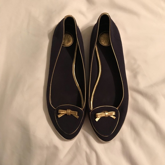 Tory Burch Shoes - Tory Burch size 8 navy and gold flats